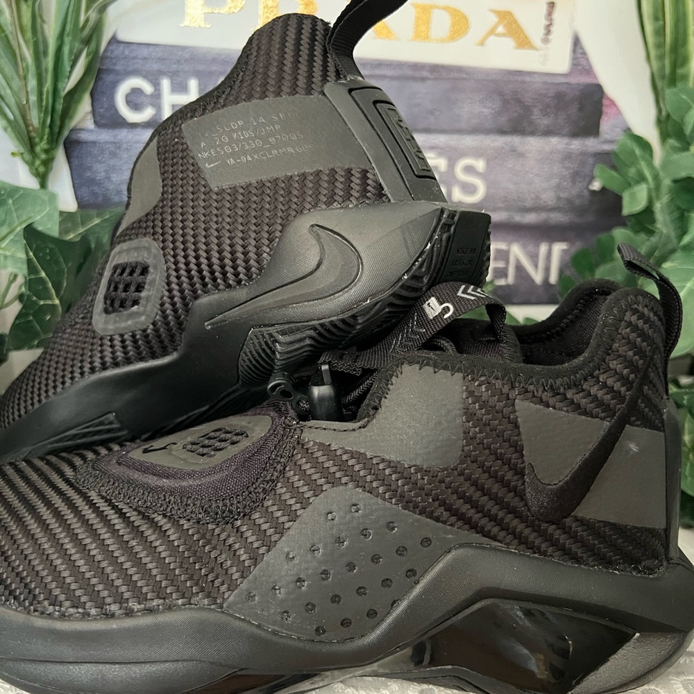 Lebron Nike soldier sneakers size 4 - Picture 7 of 8
